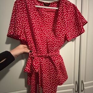 Women’s top with tie